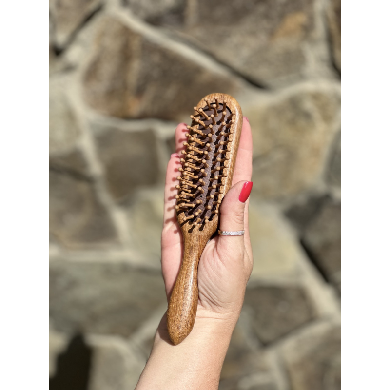 Масажна щітка з сандалу з ручкою (сандалова масажка) Масажна щітка з сандалу з ручкою (сандалова масажка)