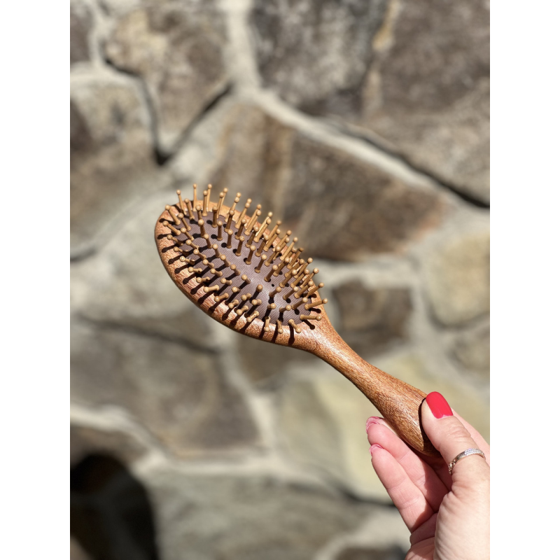 Масажна щітка з сандалу з ручкою (сандалова масажка) Масажна щітка з сандалу з ручкою (сандалова масажка)